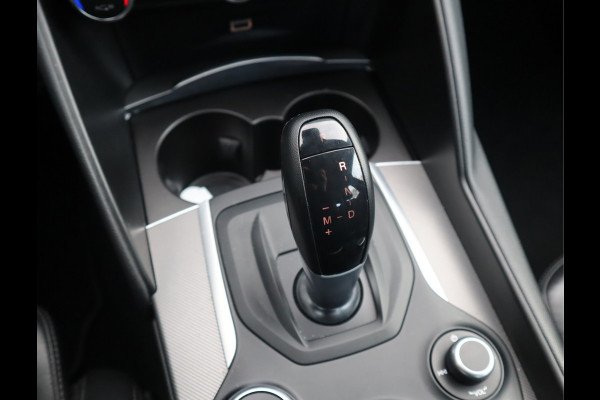 Alfa Romeo Giulia 2.0T Super Adaptive CC / Navi/ Camera /Pdc / Carplay /Stoel/Stuurverw / Automaat Gechipt 310pk - 460nm koppel