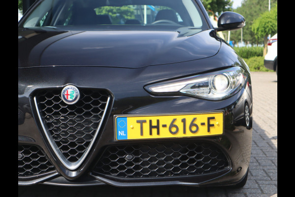 Alfa Romeo Giulia 2.0T Super Adaptive CC / Navi/ Camera /Pdc / Carplay /Stoel/Stuurverw / Automaat Gechipt 310pk - 460nm koppel