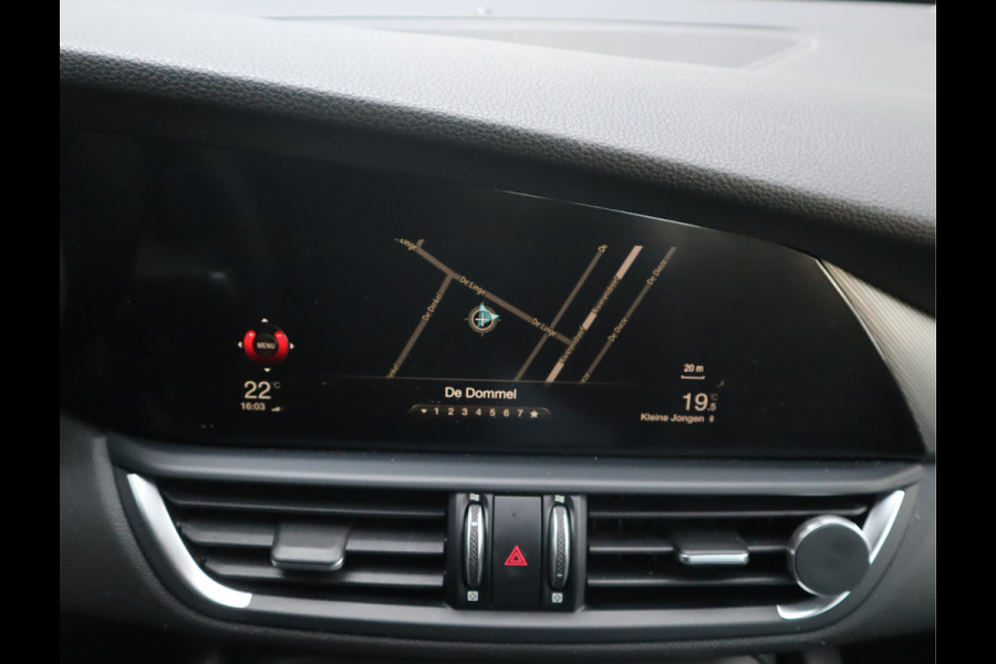 Alfa Romeo Giulia 2.0T Super Adaptive CC / Navi/ Camera /Pdc / Carplay /Stoel/Stuurverw / Automaat Gechipt 310pk - 460nm koppel