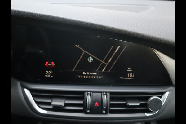 Alfa Romeo Giulia 2.0T Super Adaptive CC / Navi/ Camera /Pdc / Carplay /Stoel/Stuurverw / Automaat Gechipt 310pk - 460nm koppel
