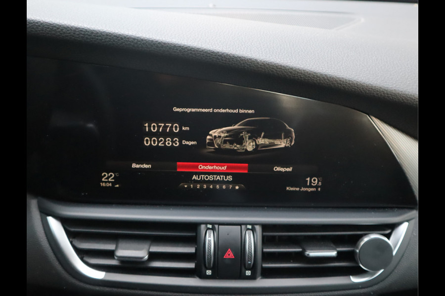 Alfa Romeo Giulia 2.0T Super Adaptive CC / Navi/ Camera /Pdc / Carplay /Stoel/Stuurverw / Automaat Gechipt 310pk - 460nm koppel