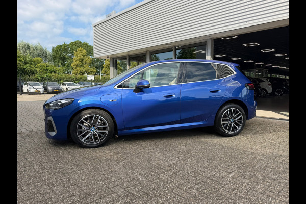 BMW 2 Serie Active Tourer 225e xDrive M SPORT | Navigatie | Cruise | Leder | Camera | Clima | 18".