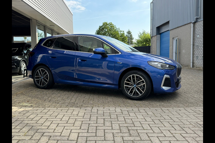 BMW 2 Serie Active Tourer 225e xDrive M SPORT | Navigatie | Cruise | Leder | Camera | Clima | 18".