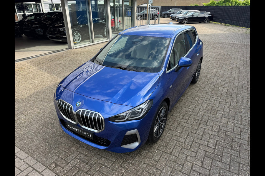BMW 2 Serie Active Tourer 225e xDrive M SPORT | Navigatie | Cruise | Leder | Camera | Clima | 18".