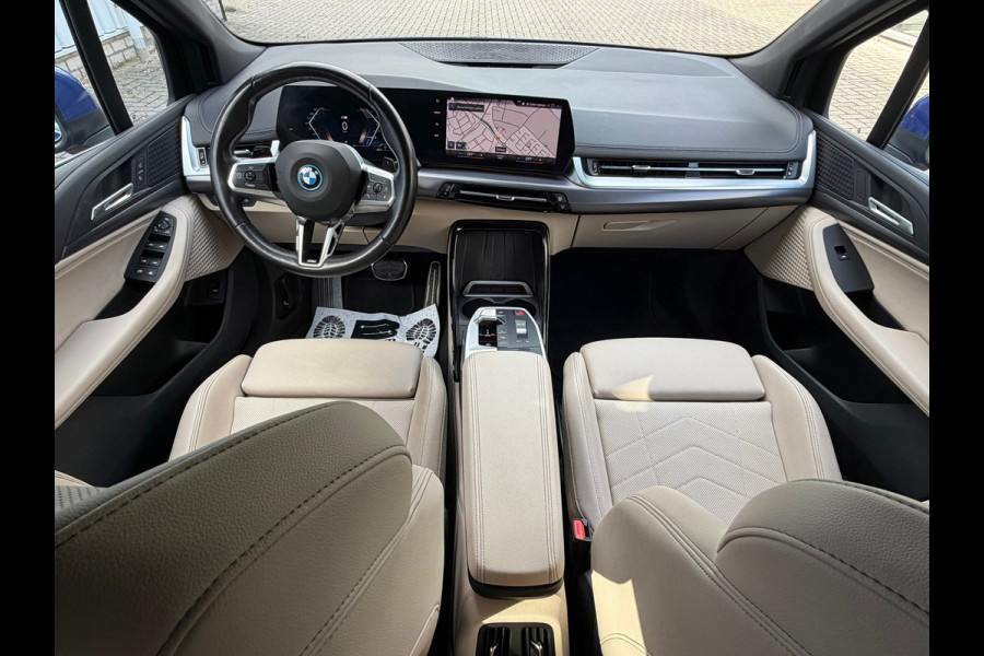 BMW 2 Serie Active Tourer 225e xDrive M SPORT | Navigatie | Cruise | Leder | Camera | Clima | 18".