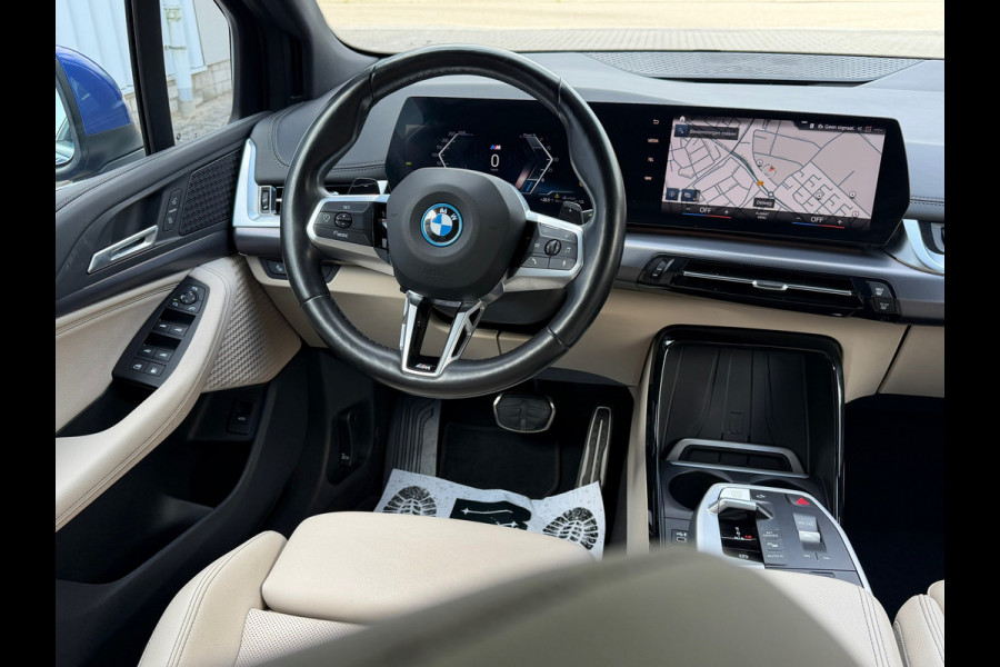 BMW 2 Serie Active Tourer 225e xDrive M SPORT | Navigatie | Cruise | Leder | Camera | Clima | 18".