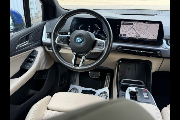 BMW 2 Serie Active Tourer 225e xDrive M SPORT | Navigatie | Cruise | Leder | Camera | Clima | 18".