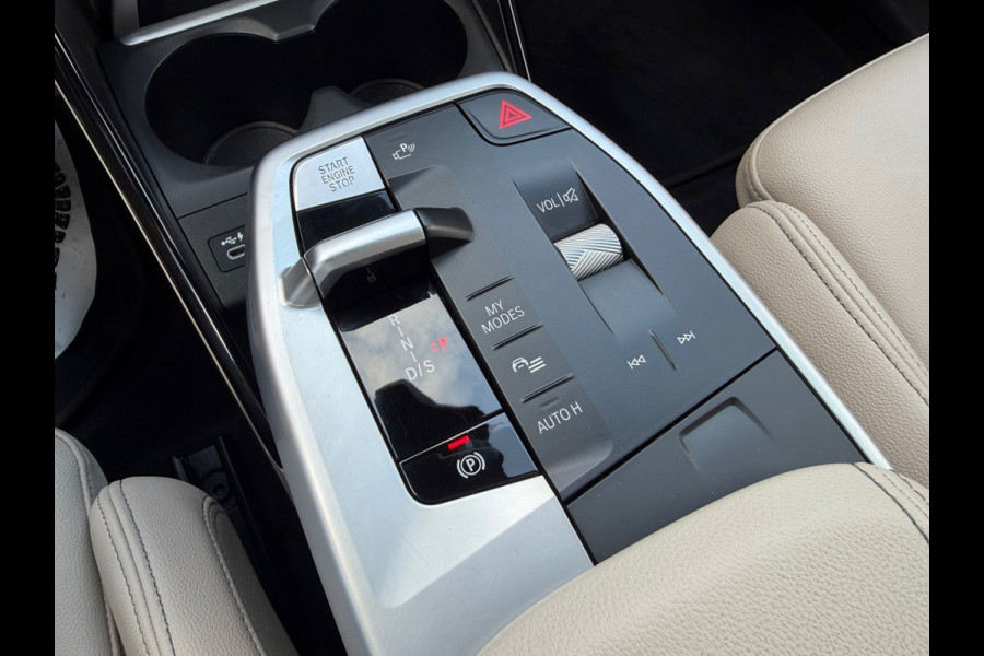 BMW 2 Serie Active Tourer 225e xDrive M SPORT | Navigatie | Cruise | Leder | Camera | Clima | 18".