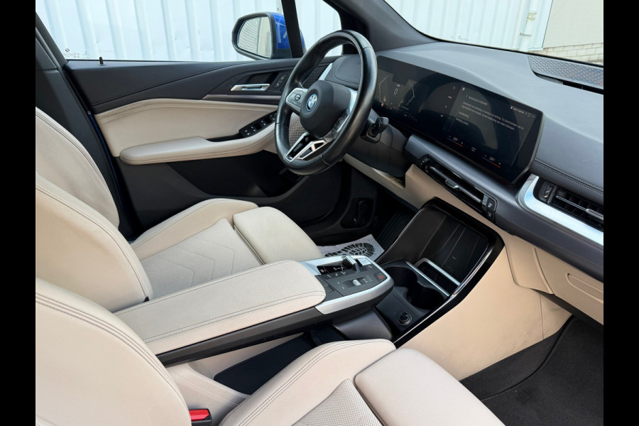 BMW 2 Serie Active Tourer 225e xDrive M SPORT | Navigatie | Cruise | Leder | Camera | Clima | 18".