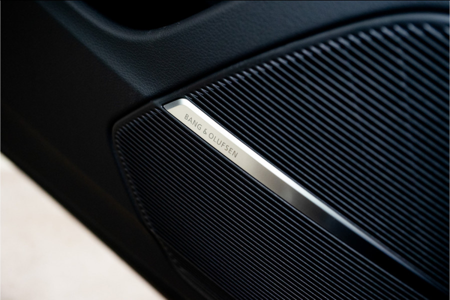 Audi Q8 60 TFSI E Quattro Competition 490PK | Pano | Kleppenuitlaat | B&O | 4 Wielsturing | VOL! Fabrieksgarantie