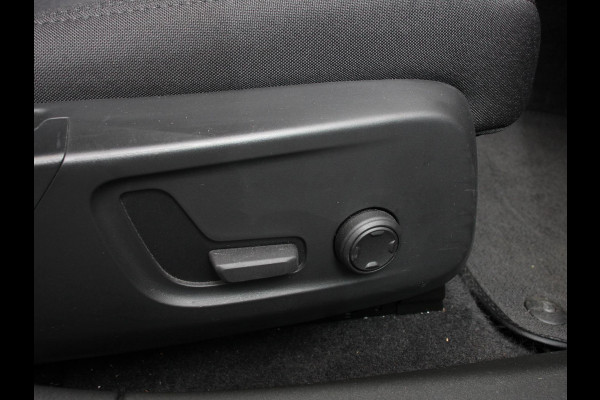 Polestar 2 Standard Range Single Motor 69 kWh DEMO ! 360* Camera Dab Led Verwarmde voorstoelen Navigatie Apple Carplay/Android Auto Climate Control Parkeer sensoren Panoramadak Keyless Stuurverwarming