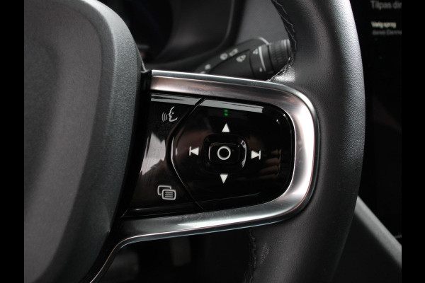 Polestar 2 Standard Range Single Motor 69 kWh DEMO ! 360* Camera Dab Led Verwarmde voorstoelen Navigatie Apple Carplay/Android Auto Climate Control Parkeer sensoren Panoramadak Keyless Stuurverwarming