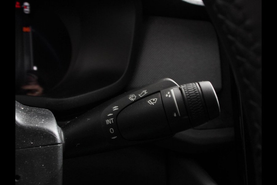 Polestar 2 Standard Range Single Motor 69 kWh DEMO ! 360* Camera Dab Led Verwarmde voorstoelen Navigatie Apple Carplay/Android Auto Climate Control Parkeer sensoren Panoramadak Keyless Stuurverwarming
