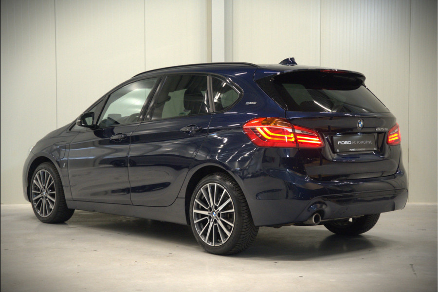 BMW 2 Serie Active Tourer 225xe iPerformance eDrive Edition | Stoelverwarming | Head-Up Display | Cruise Control | Parkeersensoren | Ambiance Verlichting | LED | Navigatie | Keyless | Leer | SOH 87%