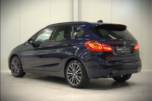 BMW 2 Serie Active Tourer 225xe iPerformance eDrive Edition | Stoelverwarming | Head-Up Display | Cruise Control | Parkeersensoren | Ambiance Verlichting | LED | Navigatie | Keyless | Leer | SOH 87%