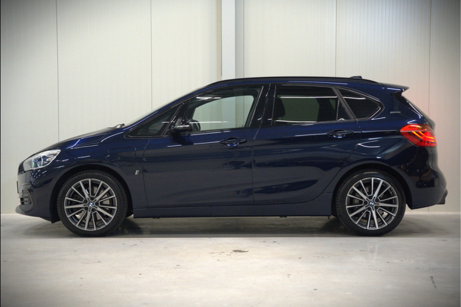 BMW 2 Serie Active Tourer 225xe iPerformance eDrive Edition | Stoelverwarming | Head-Up Display | Cruise Control | Parkeersensoren | Ambiance Verlichting | LED | Navigatie | Keyless | Leer | SOH 87%