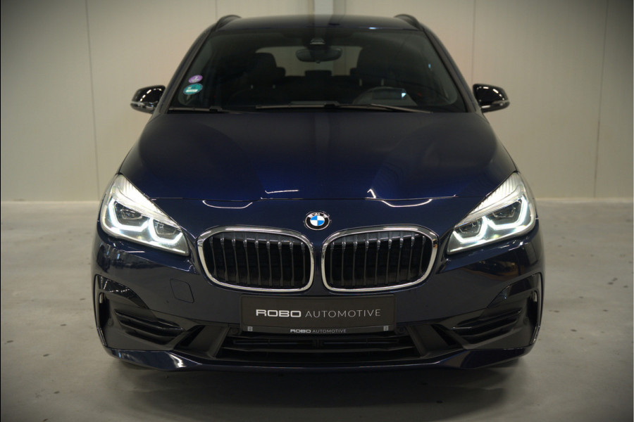 BMW 2 Serie Active Tourer 225xe iPerformance eDrive Edition | Stoelverwarming | Head-Up Display | Cruise Control | Parkeersensoren | Ambiance Verlichting | LED | Navigatie | Keyless | Leer | SOH 87%