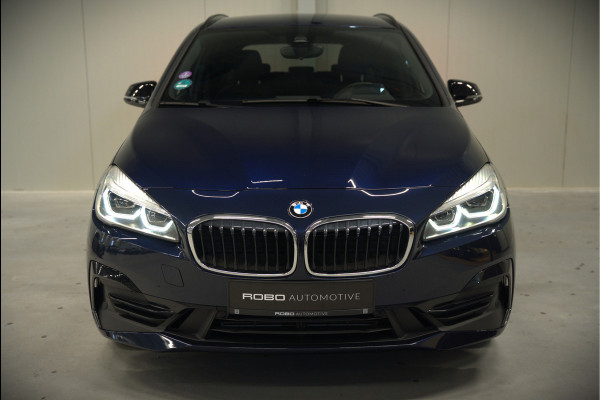 BMW 2 Serie Active Tourer 225xe iPerformance eDrive Edition | Stoelverwarming | Head-Up Display | Cruise Control | Parkeersensoren | Ambiance Verlichting | LED | Navigatie | Keyless | Leer | SOH 87%