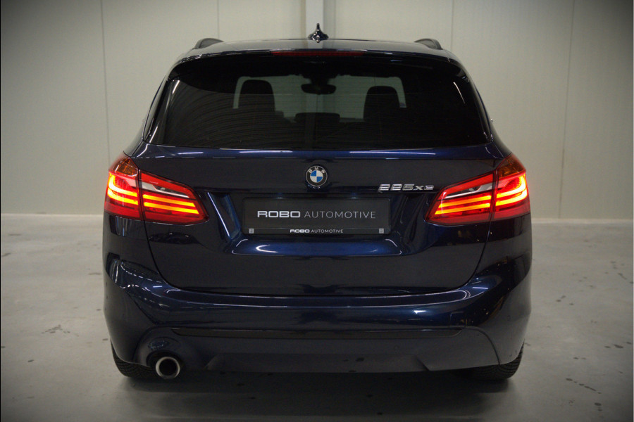 BMW 2 Serie Active Tourer 225xe iPerformance eDrive Edition | Stoelverwarming | Head-Up Display | Cruise Control | Parkeersensoren | Ambiance Verlichting | LED | Navigatie | Keyless | Leer | SOH 87%