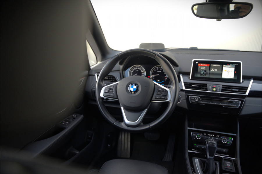 BMW 2 Serie Active Tourer 225xe iPerformance eDrive Edition | Stoelverwarming | Head-Up Display | Cruise Control | Parkeersensoren | Ambiance Verlichting | LED | Navigatie | Keyless | Leer | SOH 87%