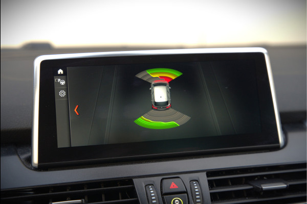 BMW 2 Serie Active Tourer 225xe iPerformance eDrive Edition | Stoelverwarming | Head-Up Display | Cruise Control | Parkeersensoren | Ambiance Verlichting | LED | Navigatie | Keyless | Leer | SOH 87%
