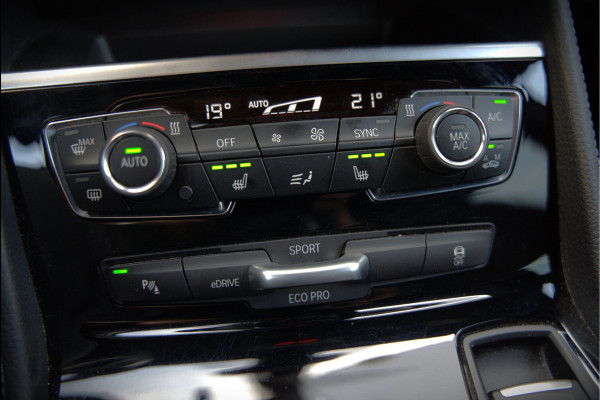BMW 2 Serie Active Tourer 225xe iPerformance eDrive Edition | Stoelverwarming | Head-Up Display | Cruise Control | Parkeersensoren | Ambiance Verlichting | LED | Navigatie | Keyless | Leer | SOH 87%