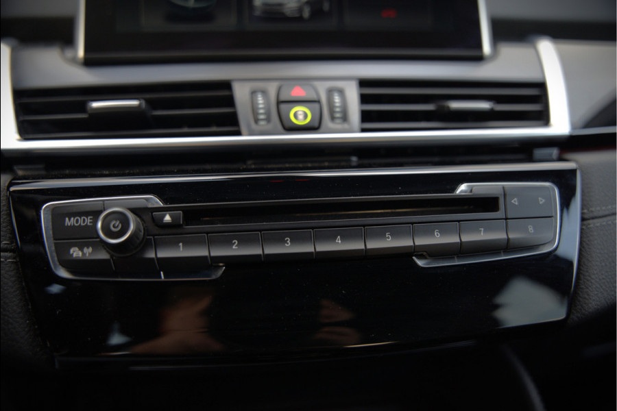 BMW 2 Serie Active Tourer 225xe iPerformance eDrive Edition | Stoelverwarming | Head-Up Display | Cruise Control | Parkeersensoren | Ambiance Verlichting | LED | Navigatie | Keyless | Leer | SOH 87%