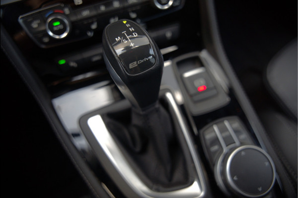 BMW 2 Serie Active Tourer 225xe iPerformance eDrive Edition | Stoelverwarming | Head-Up Display | Cruise Control | Parkeersensoren | Ambiance Verlichting | LED | Navigatie | Keyless | Leer | SOH 87%