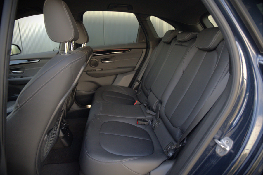 BMW 2 Serie Active Tourer 225xe iPerformance eDrive Edition | Stoelverwarming | Head-Up Display | Cruise Control | Parkeersensoren | Ambiance Verlichting | LED | Navigatie | Keyless | Leer | SOH 87%