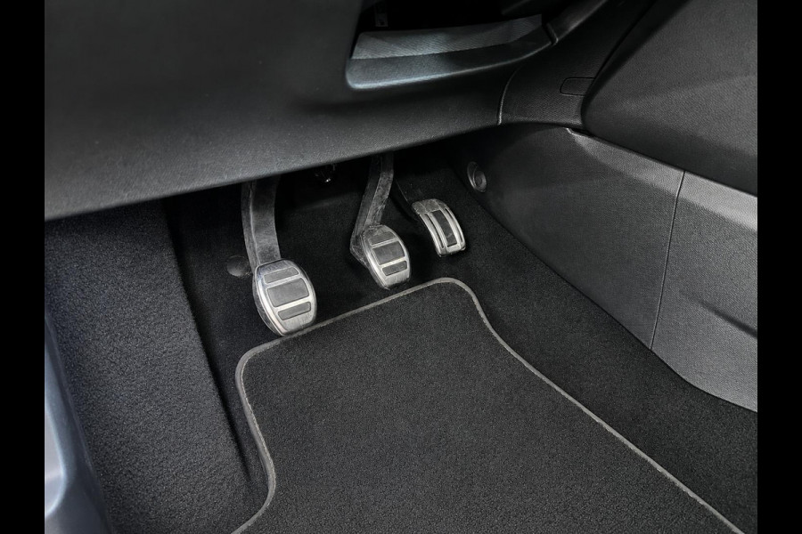 Peugeot 208 1.2 PureTech GT Navigatie Apple Carplay Android Auto Parkeersensoren Cruise Control Climate Control