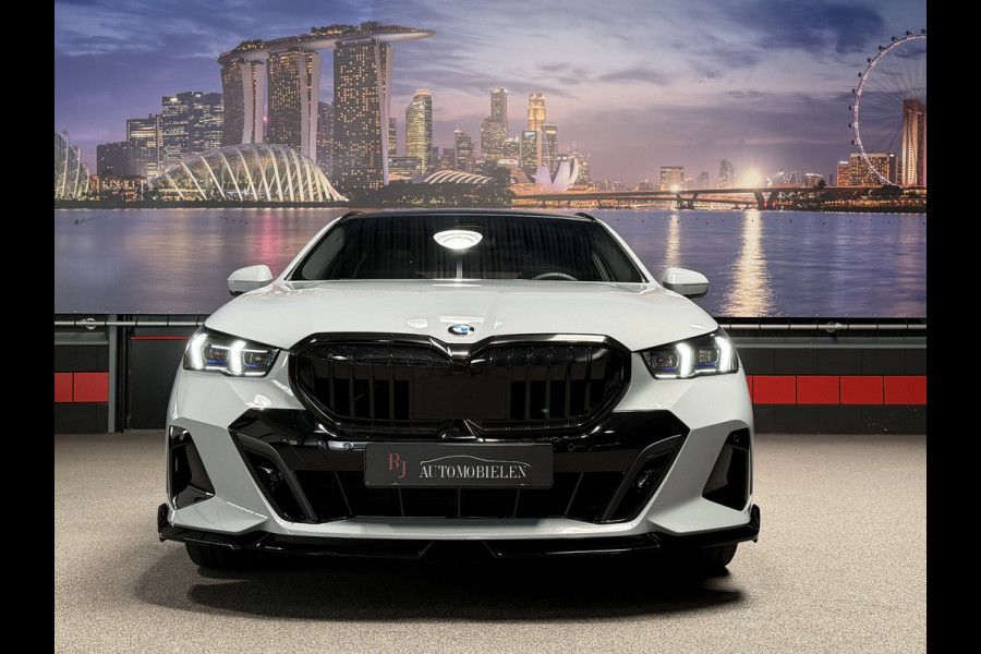 BMW 5 Serie 520i  M-Sport|ShadowLine|Panorama|H/K|208PK
