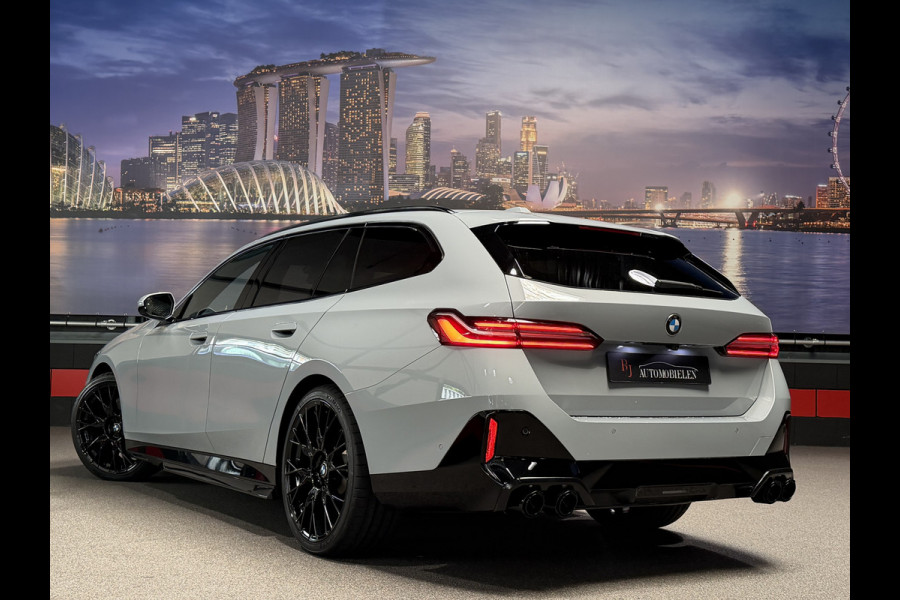 BMW 5 Serie 520i  M-Sport|ShadowLine|Panorama|H/K|208PK