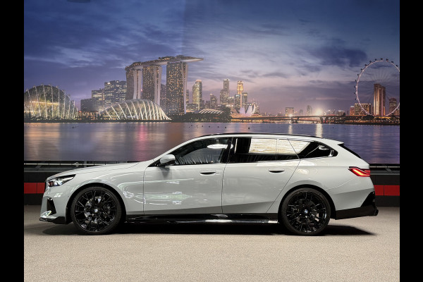BMW 5 Serie 520i  M-Sport|ShadowLine|Panorama|H/K|208PK