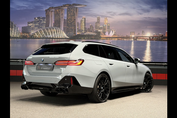 BMW 5 Serie 520i  M-Sport|ShadowLine|Panorama|H/K|208PK