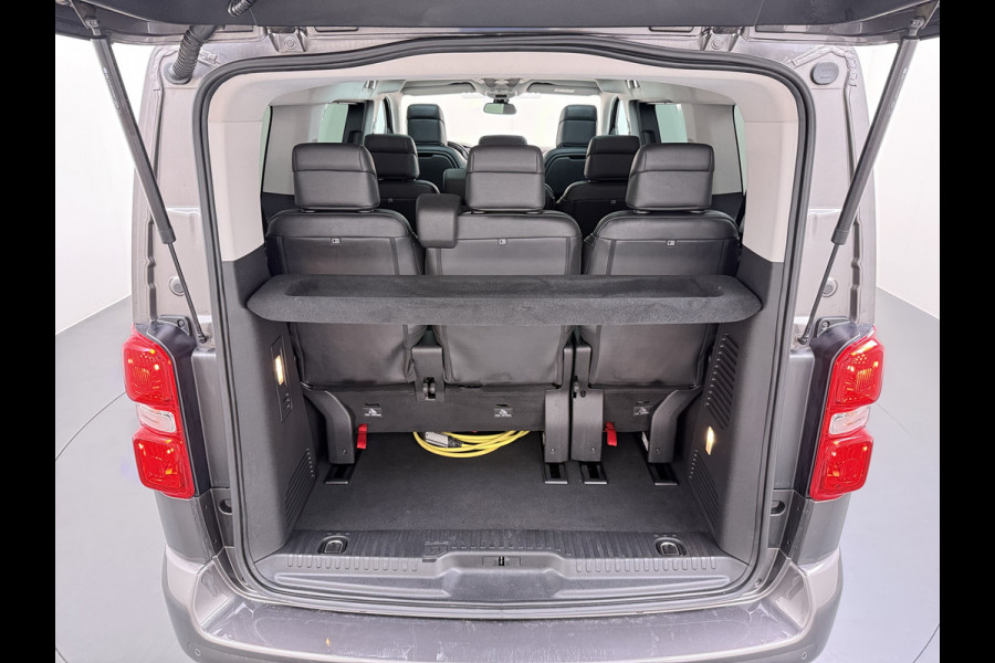 Opel Vivaro Combi Electric 8-Persoons L2 75kWh Leder Panoramadak 2X Elek.Schuifdeur Trekhaak 360°Camera Stoelverwarming Apple Carplay Android Auto Navi Ecc SOH 90% Cruise Control Regen-Lichtsensor Privacy Glas Lmv DAB Led 1.000KG Trekgewicht Garantie op Accu tot 19-12-2030/160.000km