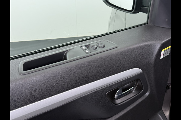 Opel Vivaro Combi Electric 8-Persoons L2 75kWh Leder Panoramadak 2X Elek.Schuifdeur Trekhaak 360°Camera Stoelverwarming Apple Carplay Android Auto Navi Ecc SOH 90% Cruise Control Regen-Lichtsensor Privacy Glas Lmv DAB Led 1.000KG Trekgewicht Garantie op Accu tot 19-12-2030/160.000km