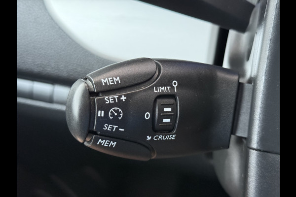 Opel Vivaro Combi Electric 8-Persoons L2 75kWh Leder Panoramadak 2X Elek.Schuifdeur Trekhaak 360°Camera Stoelverwarming Apple Carplay Android Auto Navi Ecc SOH 90% Cruise Control Regen-Lichtsensor Privacy Glas Lmv DAB Led 1.000KG Trekgewicht Garantie op Accu tot 19-12-2030/160.000km