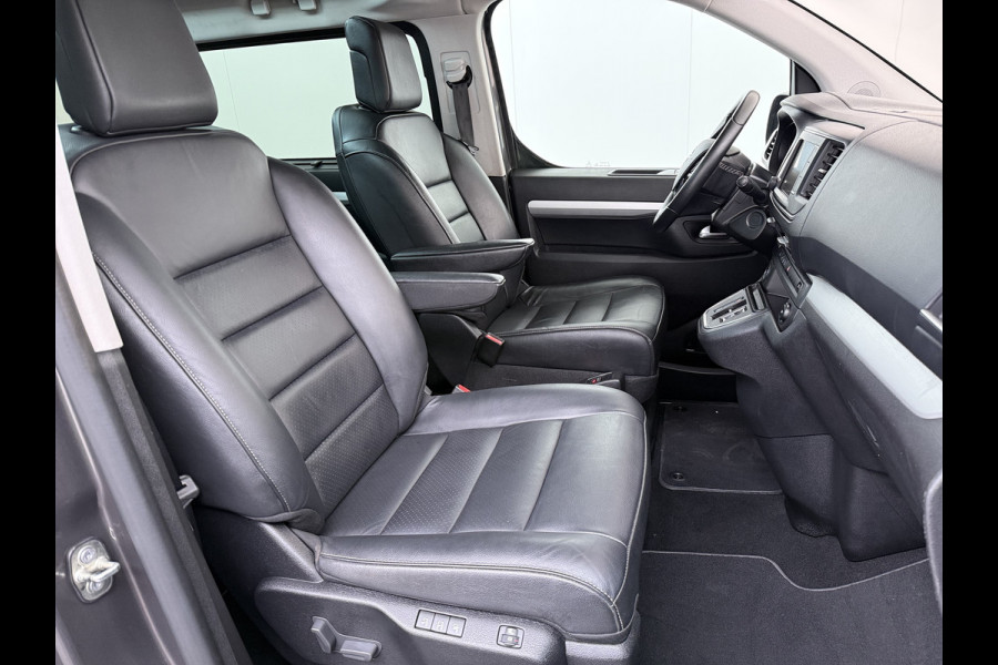 Opel Vivaro Combi Electric 8-Persoons L2 75kWh Leder Panoramadak 2X Elek.Schuifdeur Trekhaak 360°Camera Stoelverwarming Apple Carplay Android Auto Navi Ecc SOH 90% Cruise Control Regen-Lichtsensor Privacy Glas Lmv DAB Led 1.000KG Trekgewicht Garantie op Accu tot 19-12-2030/160.000km
