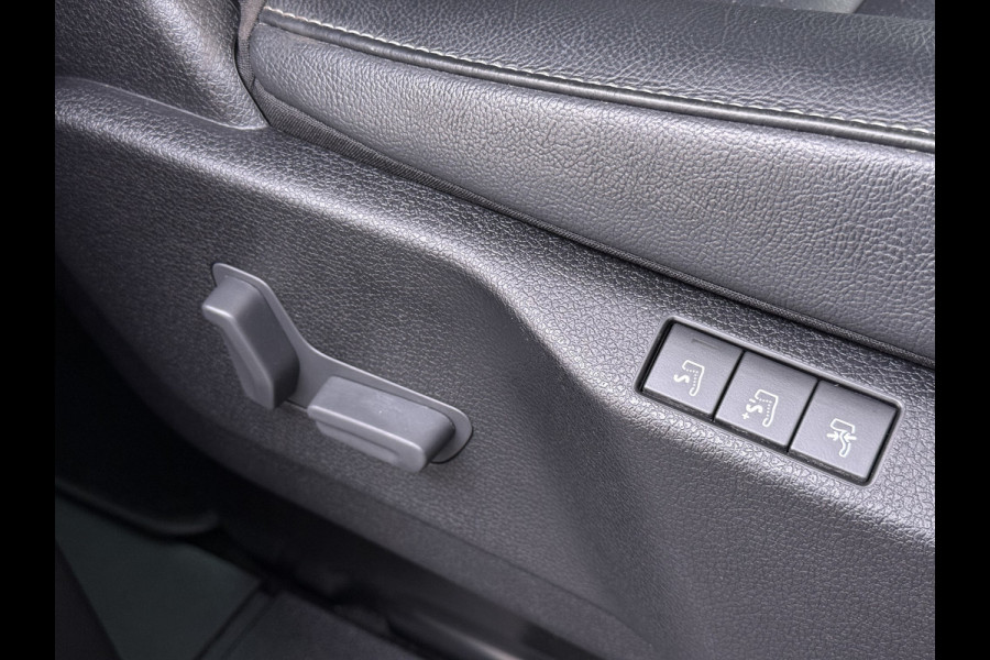 Opel Vivaro Combi Electric 8-Persoons L2 75kWh Leder Panoramadak 2X Elek.Schuifdeur Trekhaak 360°Camera Stoelverwarming Apple Carplay Android Auto Navi Ecc SOH 90% Cruise Control Regen-Lichtsensor Privacy Glas Lmv DAB Led 1.000KG Trekgewicht Garantie op Accu tot 19-12-2030/160.000km