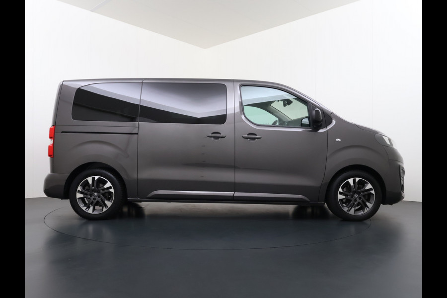 Opel Vivaro Combi Electric 8-Persoons L2 75kWh Leder Panoramadak 2X Elek.Schuifdeur Trekhaak 360°Camera Stoelverwarming Apple Carplay Android Auto Navi Ecc SOH 90% Cruise Control Regen-Lichtsensor Privacy Glas Lmv DAB Led 1.000KG Trekgewicht Garantie op Accu tot 19-12-2030/160.000km