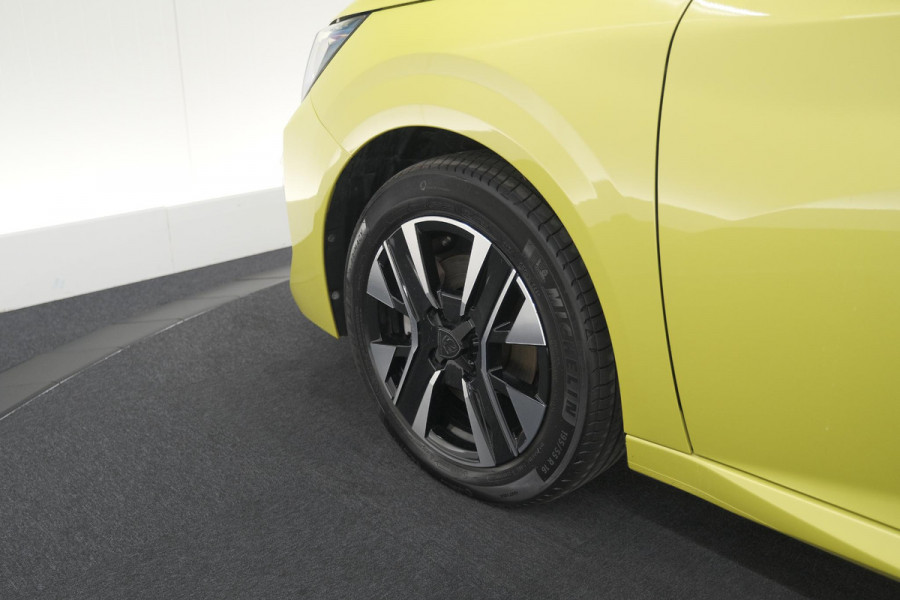 Peugeot 208 1.2 Hybrid 100 e-DCS6 Allure | Apple Carplay | Parkeersensoren Voor + Achter | Climate Control