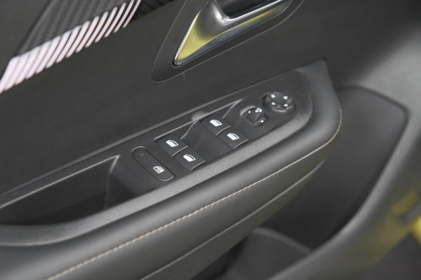 Peugeot 208 1.2 Hybrid 100 e-DCS6 Allure | Apple Carplay | Parkeersensoren Voor + Achter | Climate Control