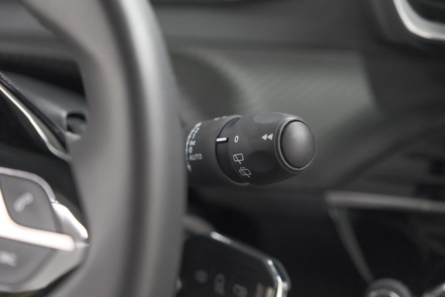 Peugeot 208 1.2 Hybrid 100 e-DCS6 Allure | Apple Carplay | Parkeersensoren Voor + Achter | Climate Control