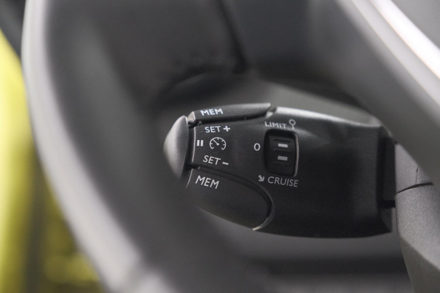 Peugeot 208 1.2 Hybrid 100 e-DCS6 Allure | Apple Carplay | Parkeersensoren Voor + Achter | Climate Control