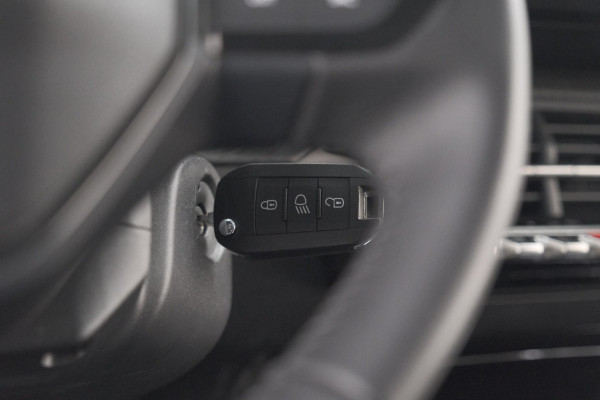 Peugeot 208 1.2 Hybrid 100 e-DCS6 Allure | Apple Carplay | Parkeersensoren Voor + Achter | Climate Control