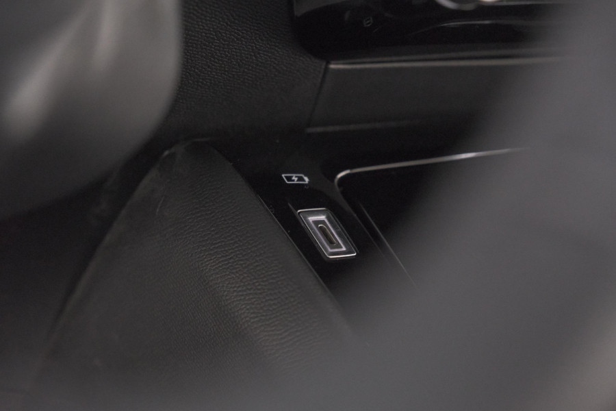 Peugeot 208 1.2 Hybrid 100 e-DCS6 Allure | Apple Carplay | Parkeersensoren Voor + Achter | Climate Control
