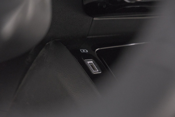 Peugeot 208 1.2 Hybrid 100 e-DCS6 Allure | Apple Carplay | Parkeersensoren Voor + Achter | Climate Control