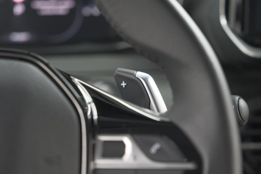 Peugeot 208 1.2 Hybrid 100 e-DCS6 Allure | Apple Carplay | Parkeersensoren Voor + Achter | Climate Control