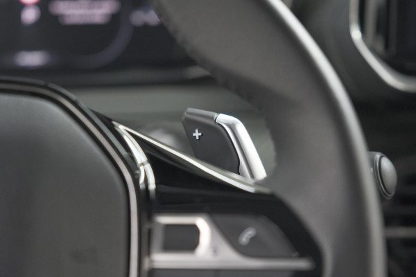Peugeot 208 1.2 Hybrid 100 e-DCS6 Allure | Apple Carplay | Parkeersensoren Voor + Achter | Climate Control