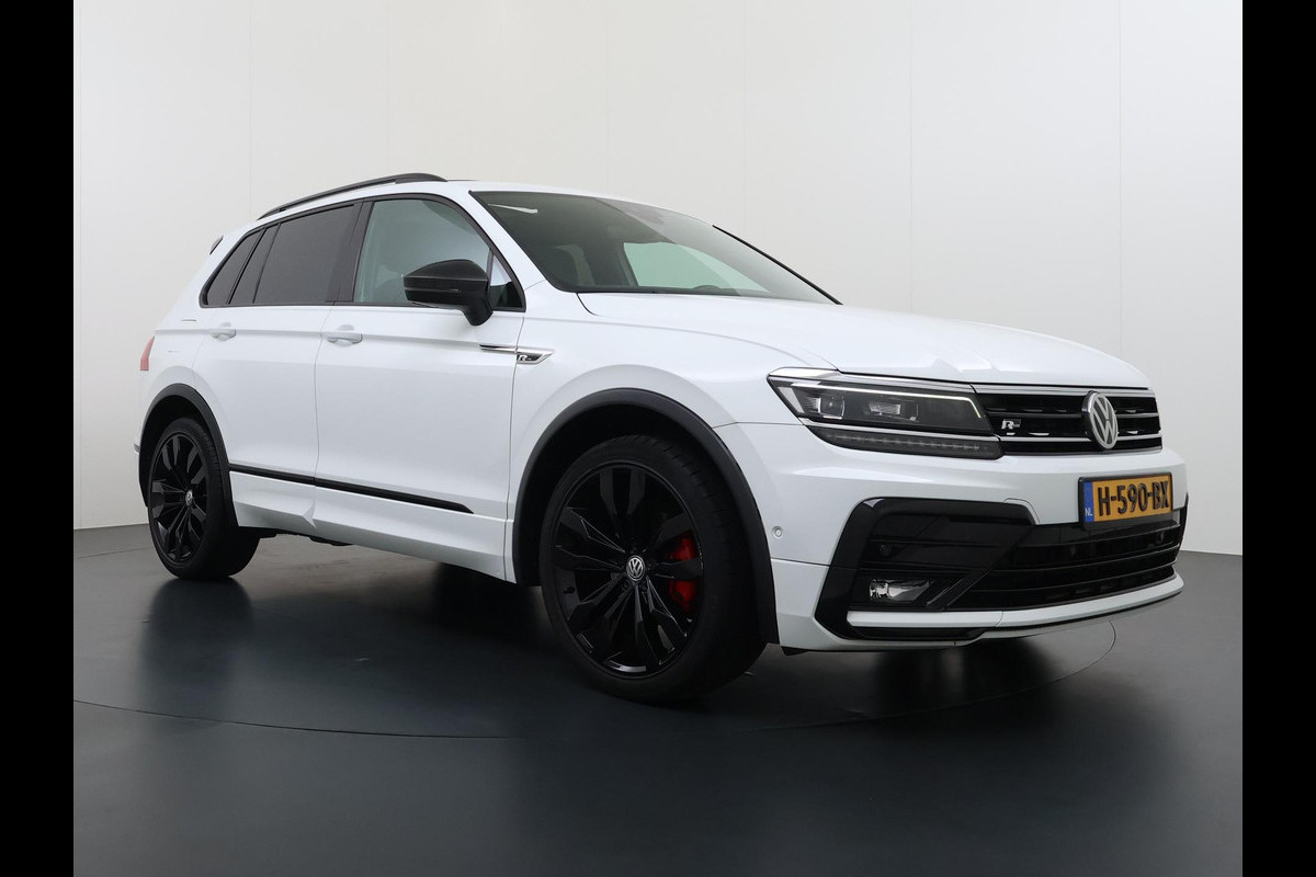 Volkswagen Tiguan 1.5 TSI ACT Highline Business R VAN: 30.900,- VOOR: 27.877,- UW WKVOORDEEL: 3.023,- | 3X R-LINE | R-LINE BINNEN + BUITEN + ONDERSTEL | PANORAMADAK | DIGITAAL COCKPIT | ACHTERUITRIJCAMERA | ONDERHOUDSHISTORIE COMPLEET | APPLE CARPLAY | TREKHAAK
